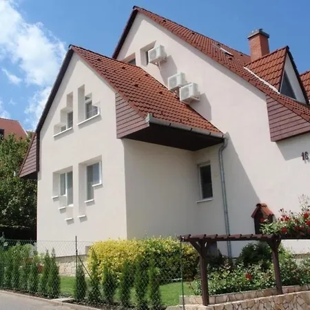 Grosszuegige Mit Garten Und Terrasse Balatonfoldvar